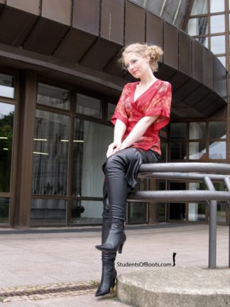 VIOLA AT THE PLANETARIUM